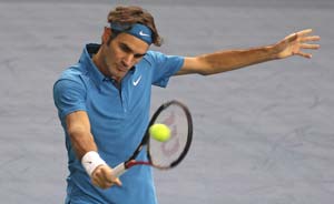 Federer overcomes Gasquet at Paris Masters