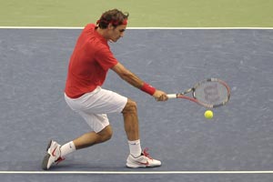 Federer scrapes past Starace at Swiss Indoors