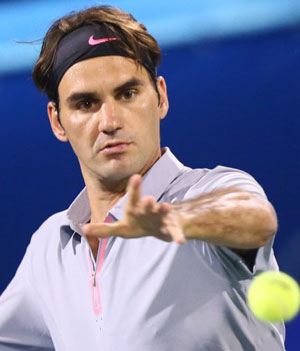 Roger Federer eases into Halle quarters on grass return
