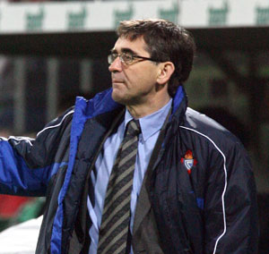 Deportivo name Fernando Vazquez as third coach of the season