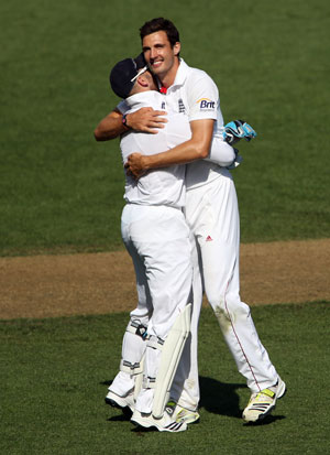 New Zealand fight back but Steven Finn's career best keeps England in hunt
