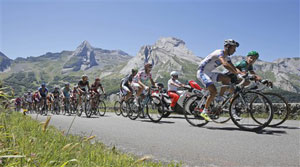Thomas Voeckler wins tough 16th Tour de France stage in Pyrenees