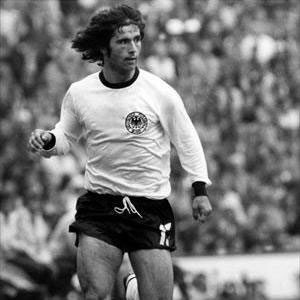 How goal king 'Der Bomber' Mueller crashed