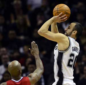 Ginobili scores 24 as Spurs top Clippers 115-90