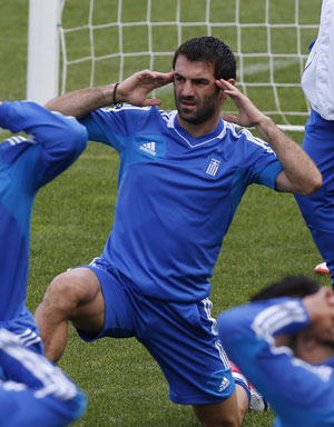 Giorgos Karagounis extends Fulham stay by one year