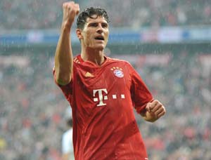 Mario Gomez out for six to seven weeks, says Fiorentina