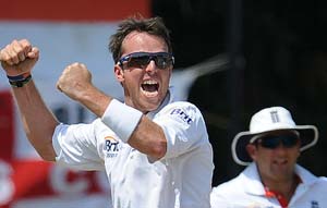Michael Vaughan, Geoffrey Boycott salute 'brave' Graeme Swann