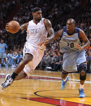 Heat streak reaches 13 with win over Grizzlies