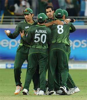 Spinners and Gul give Pakistan 2-1 lead against Sri Lanka