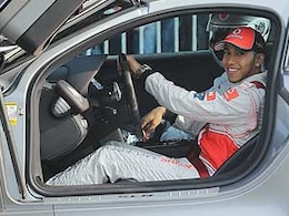 Speculation rife as Hamilton meets Red Bull chief Speculation rife as Hamilton meets Red Bull chief