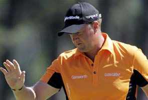 Hanson holds off charge by Mickelson at Masters