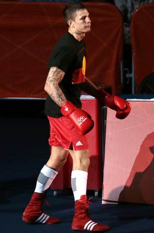 Australian boxer warned for uniform violation