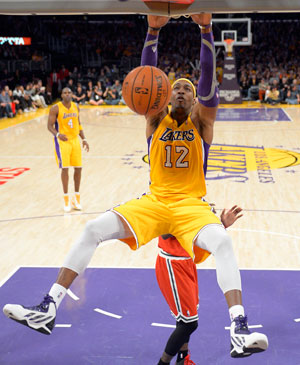 Kobe Bryant, Dwight Howard get 31 each in Los Angeles Lakers' win over Milwaukee Bucks