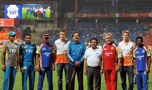 Sahara Force India drivers at IPL match between Pune and Bangalore