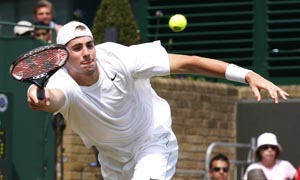 John Isner reaches quarter-finals in Newport