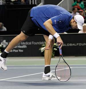 3rd-seeded Isner ousted in first match at Memphis