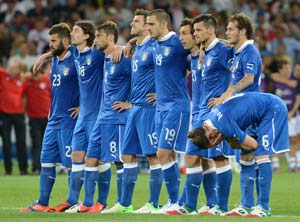 Italian football team's plane hit by lightning