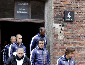 UEFA  Euro 2012: Italy, Netherlands pay solemn visit to Auschwitz