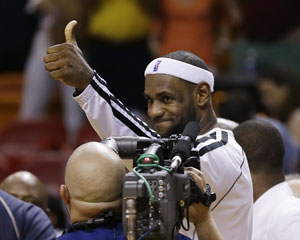 Heat win 26th straight, beat Bobcats 109-77