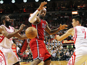 James, Wade score 63, Heat top Rockets 114-108