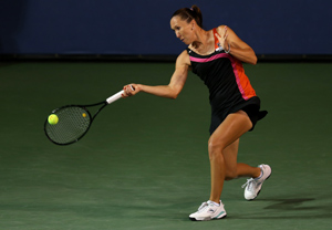 Jankovic struggles through to Carlsbad quarters