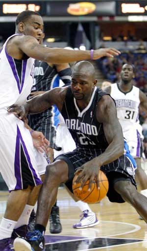 Magic beat Kings despite Howard's foul trouble