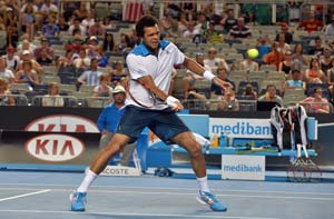 Jo-Wilfried Tsonga into third round at Australian Open