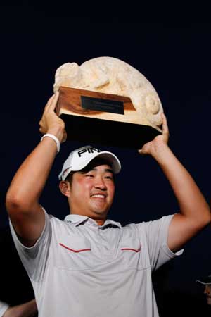 Rookie Huh beats Allenby in marathon playoff