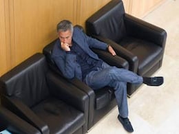 Chelsea F.C. manager Jose Mourinho undergoes elbow operation Chelsea F.C. manager Jose Mourinho undergoes elbow operation