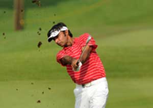 Randhawa, Jeev stay within striking distance in Malaysia
