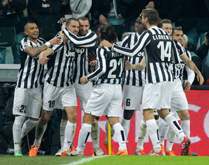 Serie A: Juventus go eight points clear after routing nine-man Roma