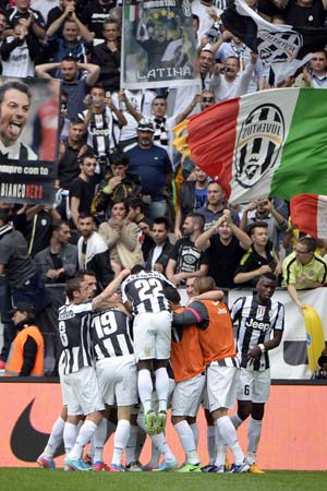 Ten-man Juventus secure 29th Serie A title