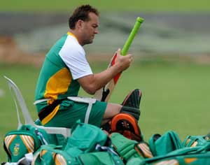 Radio reprimanded for Kallis 'sex with wife' quip