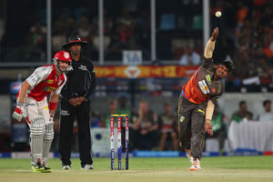 IPL 6: Sunrisers reach the pinnacle with a scrappy win over Kings XI