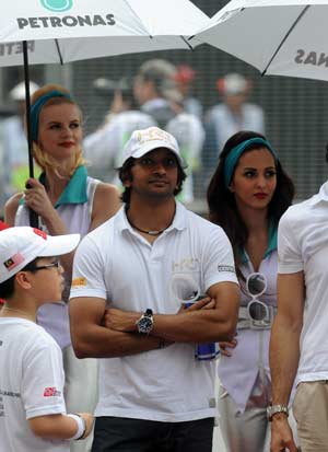 Di Resta, Hulkenberg back Karthikeyan against Vettel's remark