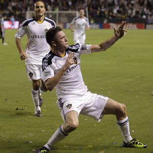 Robbie Keane extends contract with LA Galaxy