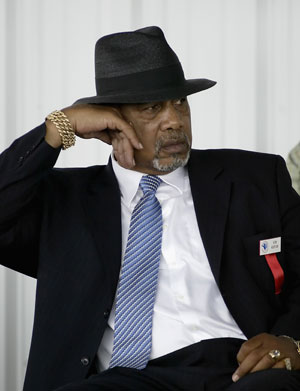 Former boxing champion Ken Norton, who broke Muhammad Ali's jaw, dies at 70 Former boxing champion Ken Norton, who broke Muhammad Ali's jaw, dies at 70