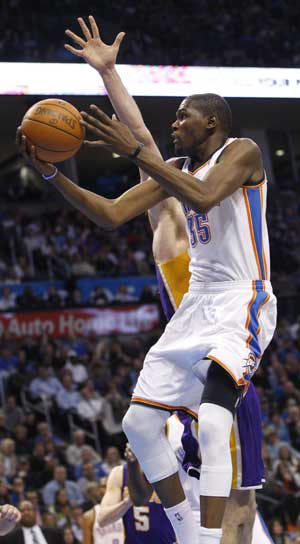 Thunder top Lakers 100-85, tie Miami as NBA's best