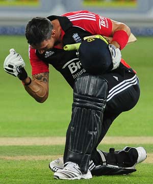 Andy Flower hopes Kevin Pietersen will be fit for Ashes