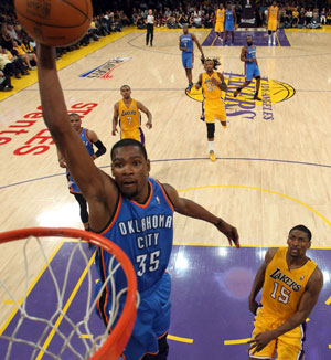 Thunder steal another to put Lakers on brink