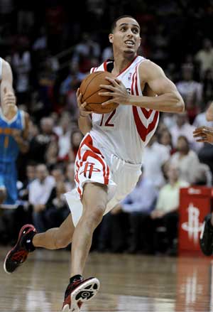Martin scores 32 in Houston's 90-88 overtime win