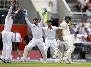 The Ashes: Usman Khawaja's controversial decision has Twitter abuzz