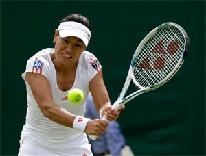 Upsets leave Wimbledon fans in need of a program