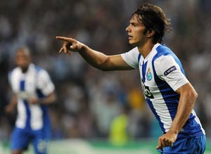 Porto beat 9-man Shakhtar 2-1 in Champions League