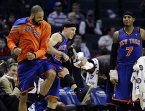 Knicks snap 6-game skid, rout Bobcats 111-78