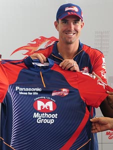 IPL 6: Injured Kevin Pietersen drops in at Kotla ahead of Rajasthan match