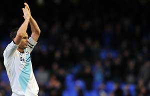 Lampard rescues Chelsea in 2-1 win at Everton