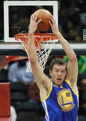 Lee, Warriors hold off Hawks' rally, 85-82