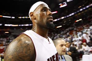 James scores 29, Heat oust Knicks 106-94