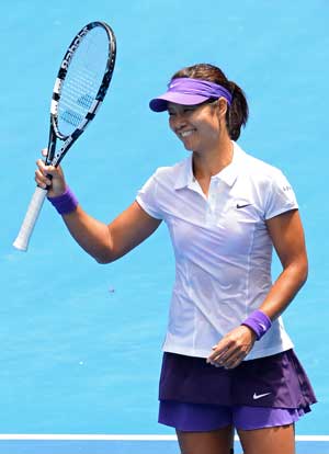 China's Li Na books a place in Australian Open's fourth round
